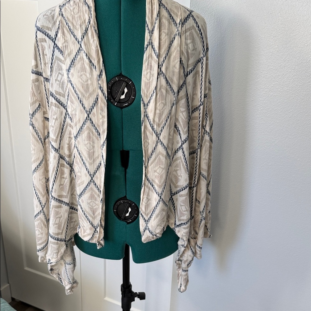 En Creme Beige and Navy Diamond Pattern Poncho